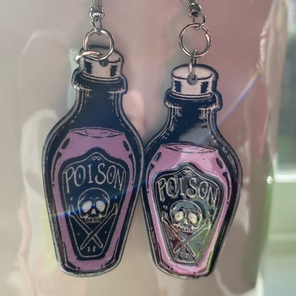 Purple poison ☠️ bottle drop earrings - Picture 8 of 10